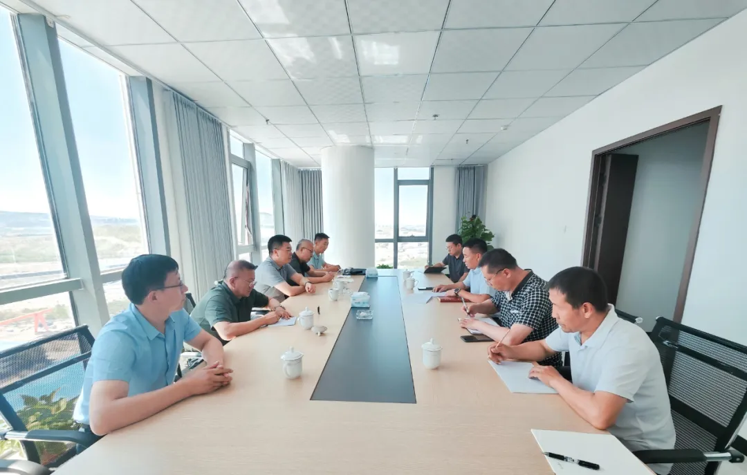自治区国资委党委书记杨刚与集团公司党委书记、董事长徐军一行调研新疆博泰致恒建工有限公司生产经营工作